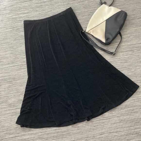 Travel Elements Black Liquid Knit Swing Skirt Large - Picture 2 of 6